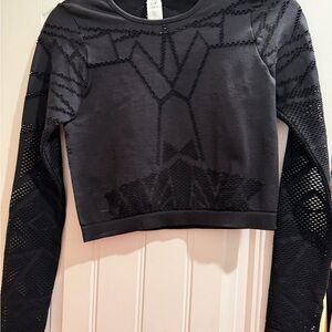 Fabletics Black Patterned Long Sleeve Crop Top